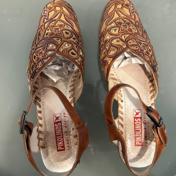 Pikolinos Brown Leather Floral Stitched Laser Cut Tan Leather Low Heel Sandals - Picture 4 of 10